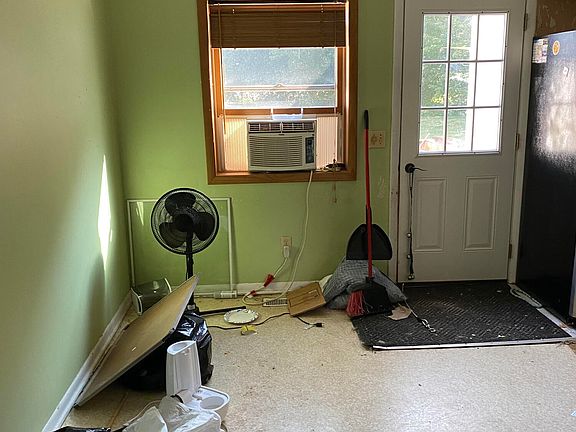 3rd image of 10 Meadow Hills Ln