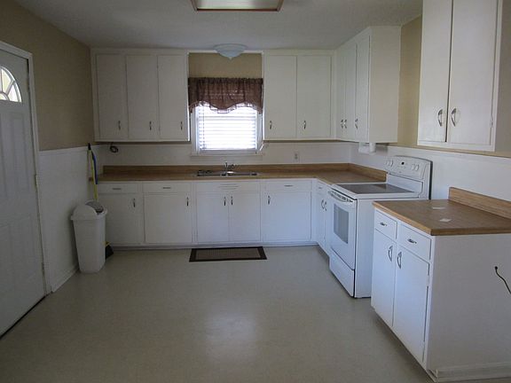 2nd image of 1208 Hilma St