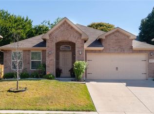 10037 Blue Bell Dr, Fort Worth, TX 76108