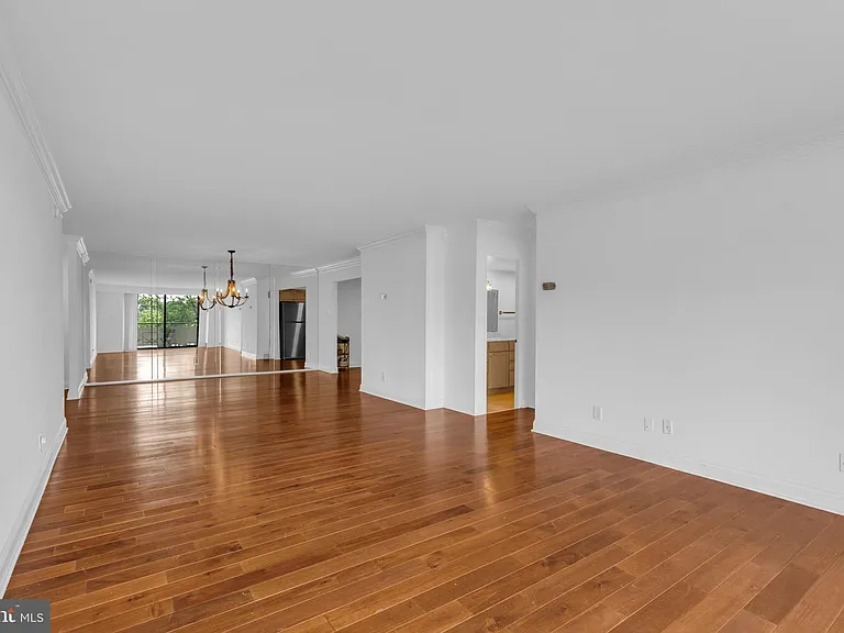 1800 Old Meadow Rd #1014 — Photo 19