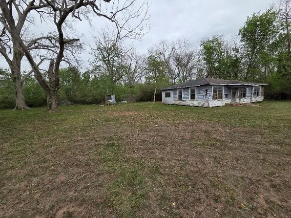 9706 Fm 102, Glen Flora, TX 77443