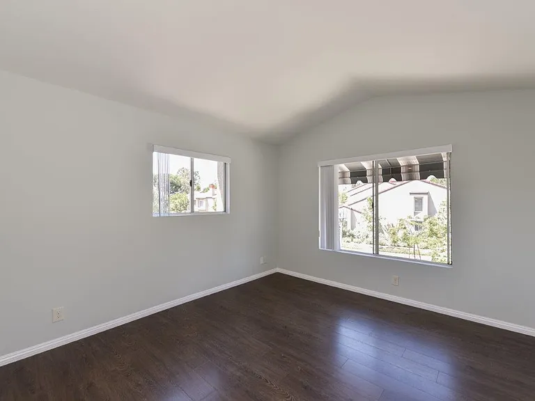 391 Stanford Ct — Photo 16