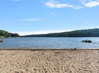 133 Winterberry Rd, Saunderstown, RI 02874