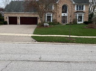 2052 Stonebridge Ct, Wheaton, IL 60189