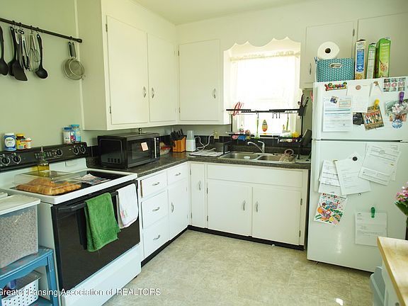 5th image of 609 W Walker St