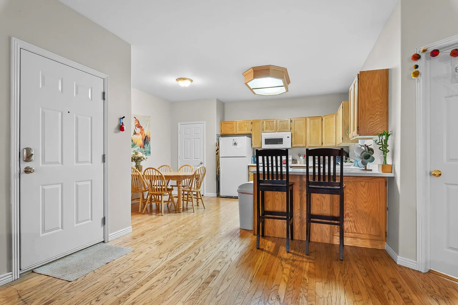 3 bed, 1212 sqft, $599 — Photo 4