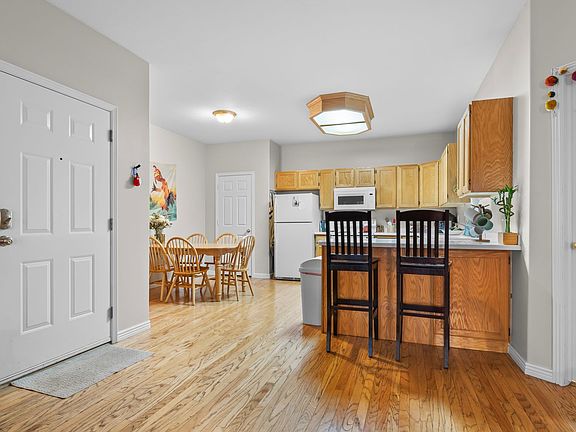 4th image of 483 N Belmont Pl #168