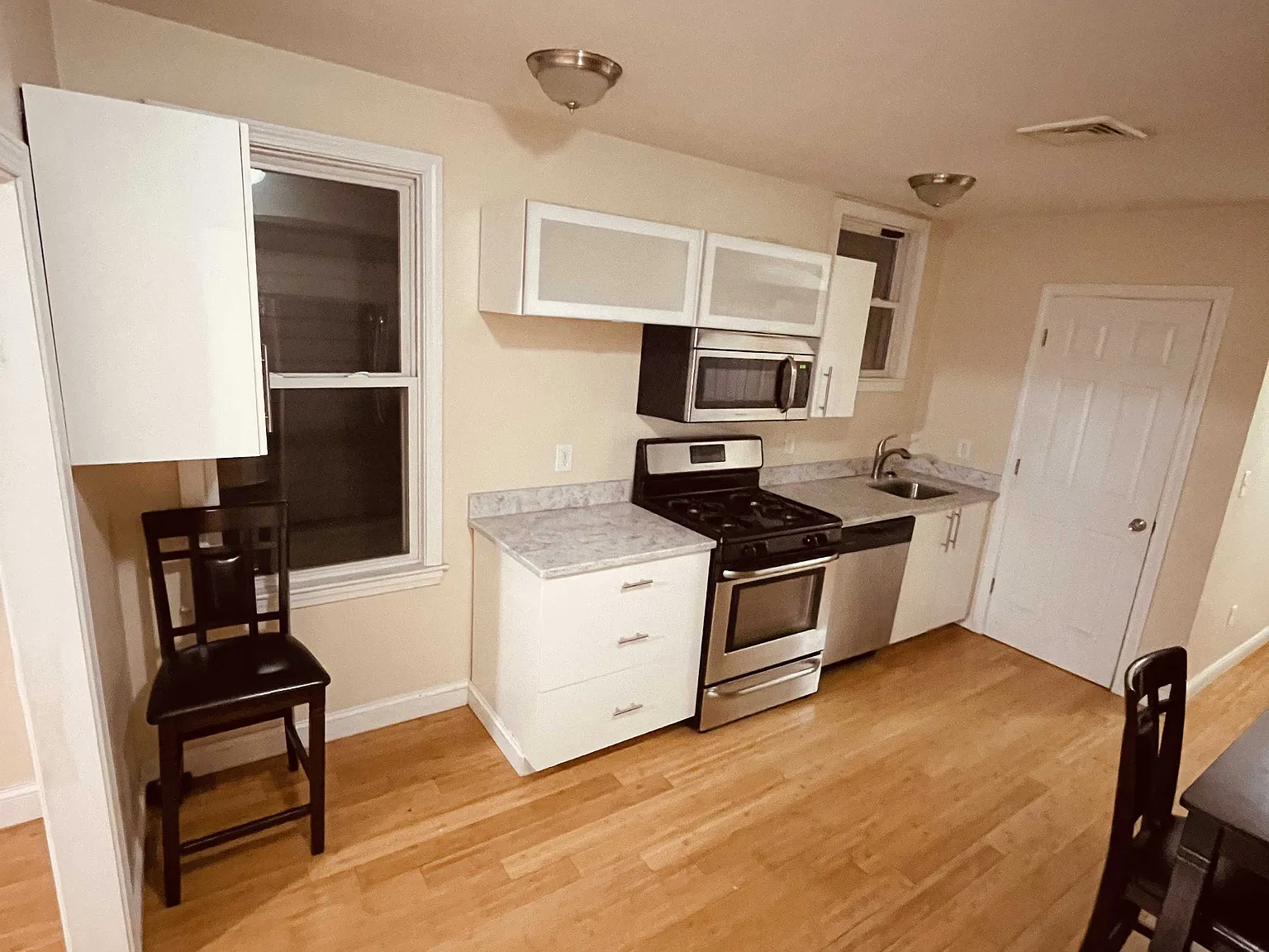 3 bed, $2,600 — Photo 4