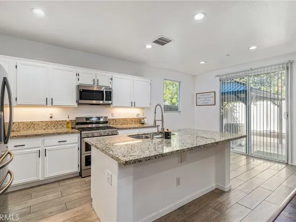 11141 Gardenhurst Ct, Riverside, CA 92505