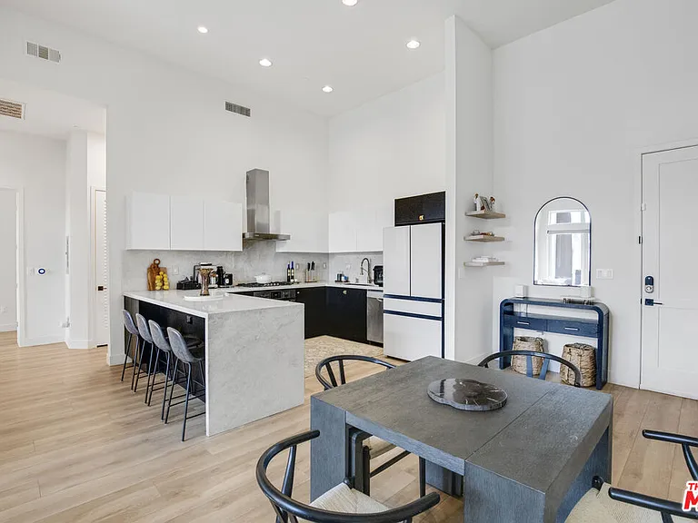 118 S Kenwood St #102 — Photo 22