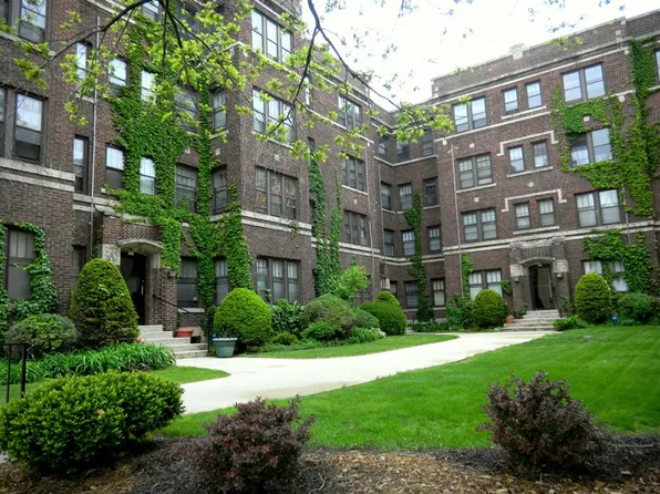 Candon Ct., 804-806 808th N #804-2, Milwaukee, WI 53202