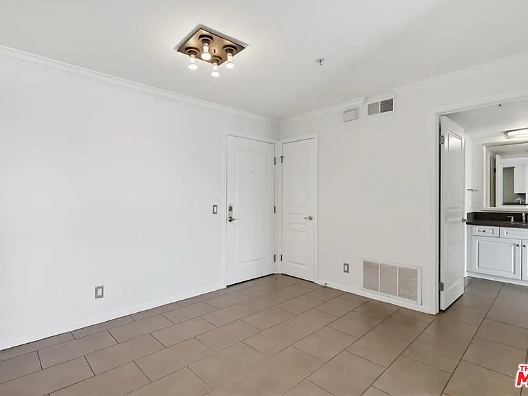 7320 Hawthorn Ave #203 — Photo 10