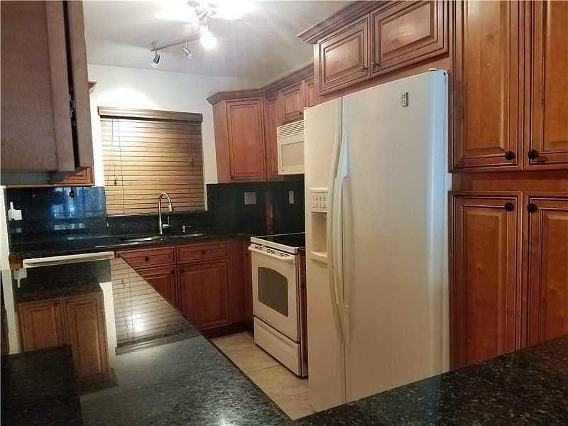 2nd image of 3011 Riverside Dr #1117