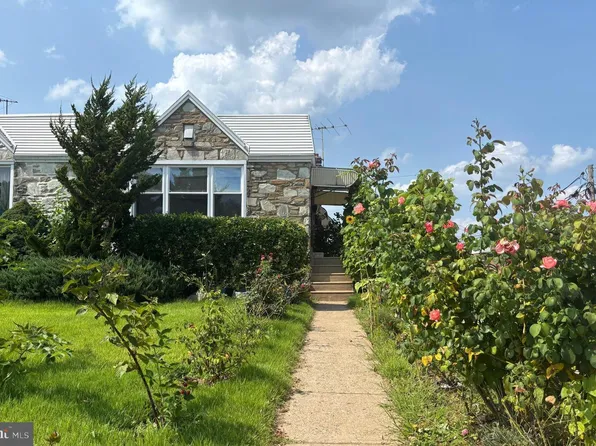 8942 Blue Grass Rd, Philadelphia, PA 19152
