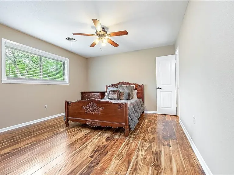 1210 Haines Dr — Photo 6