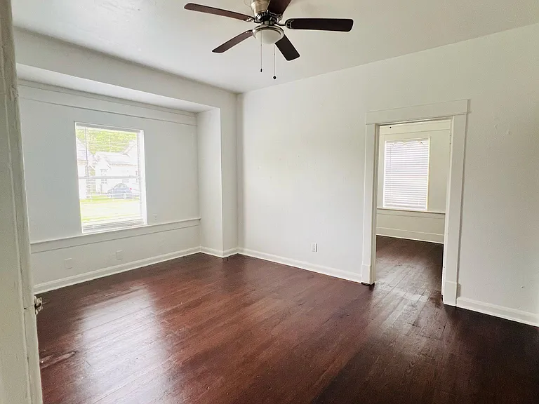 3327 Procter St — Photo 5