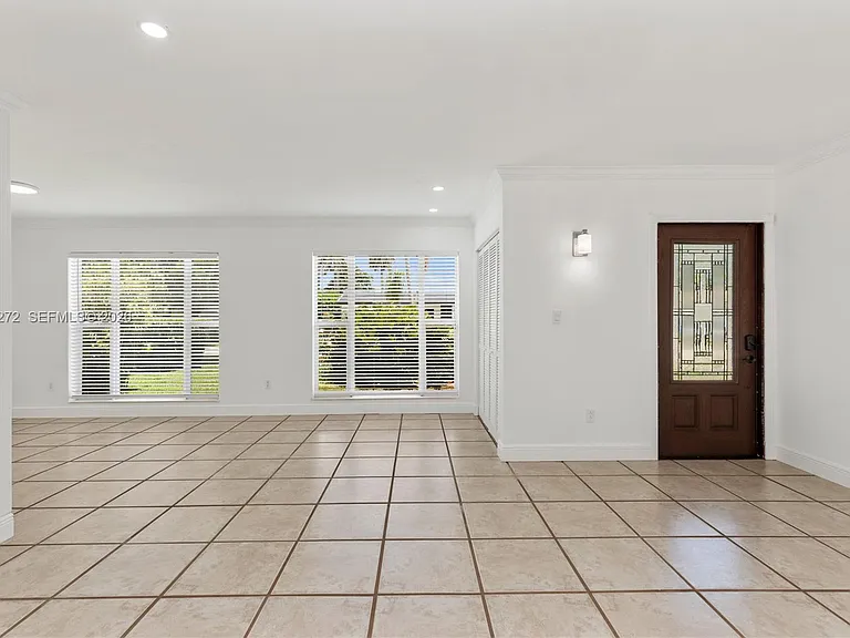 9030 SW 184th Ter — Photo 4