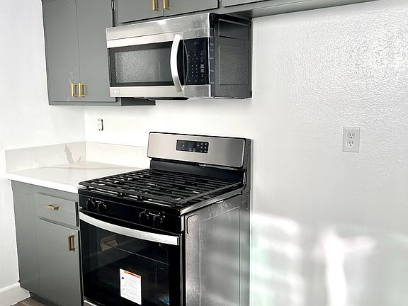 2nd image of 4484 Murietta Ave APT 9