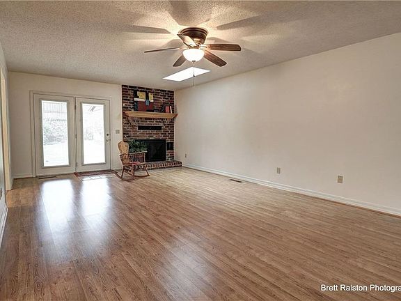 4th image of 742 N Washington Ave