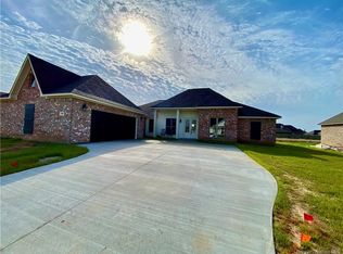 993 Mary Diane McCall Dr, Lake Charles, LA 70605