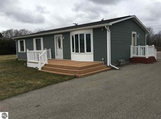 908 W Cedar St, Standish, MI 48658