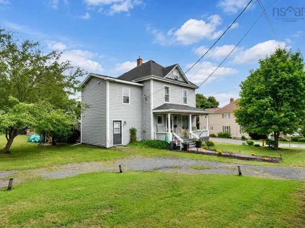 131 Maple Ave, New Glasgow, NS B2H 2B7