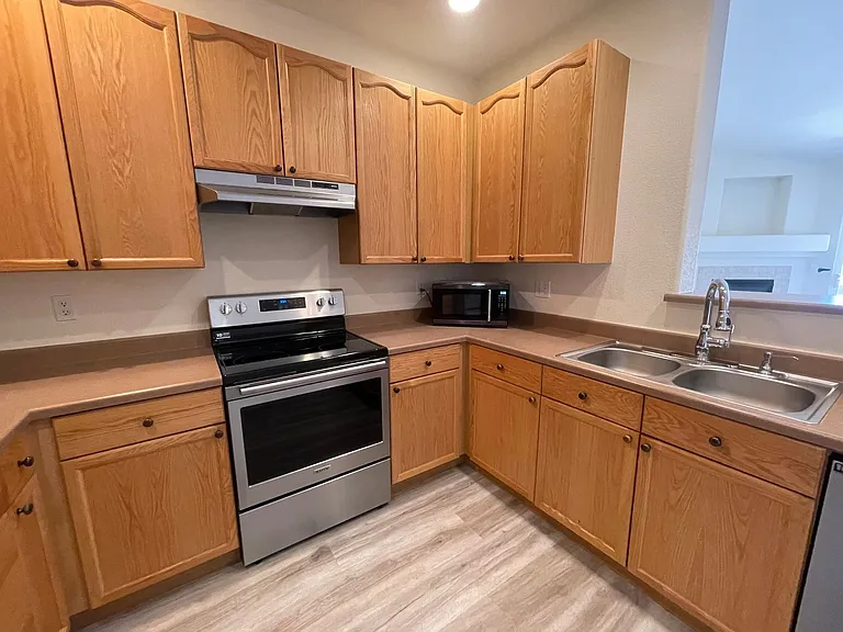 8457 S Hoyt Way #303 — Photo 4