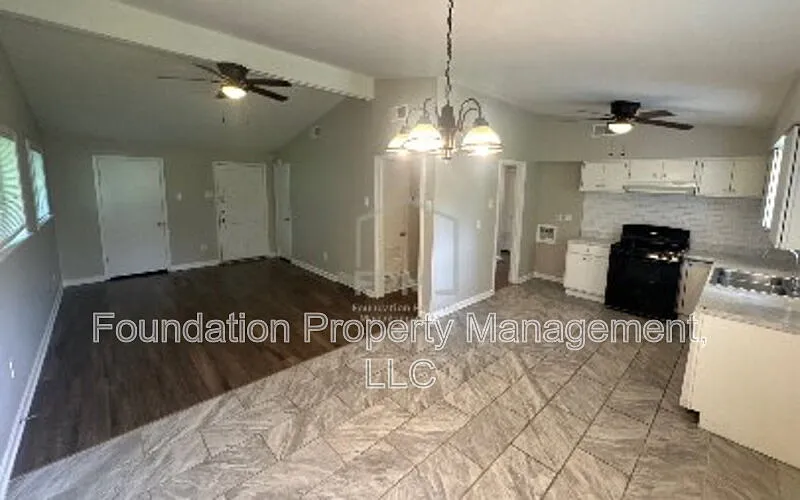 3 bed, 1.0 bath, 1037 sqft, $995 — Photo 4