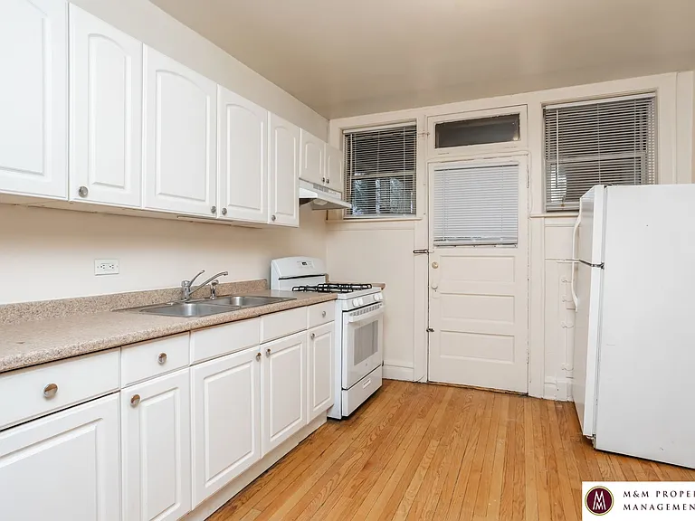319 Harrison St — Photo 4