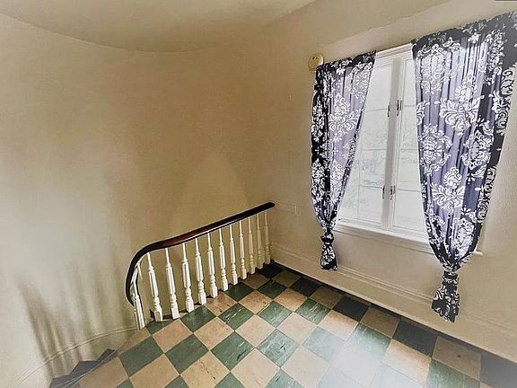 entryway / foyer