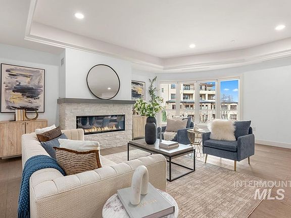 4th image of 2967 W Crescent Rim Dr #207