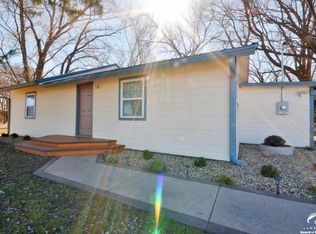 1183 N 1250th Rd, Lawrence, KS 66047
