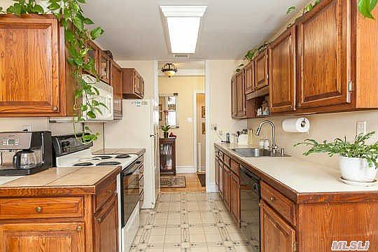4th image of 149 Brooksite Dr