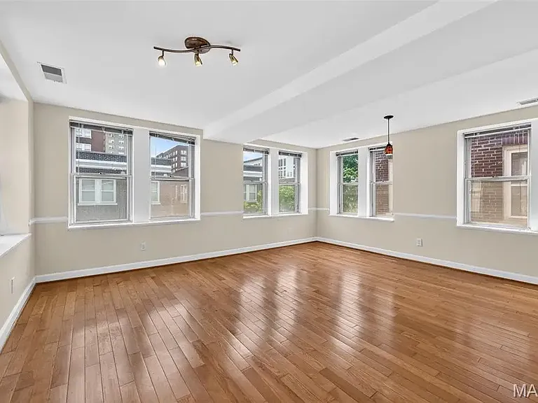 5360 Pershing Ave #6C — Photo 7