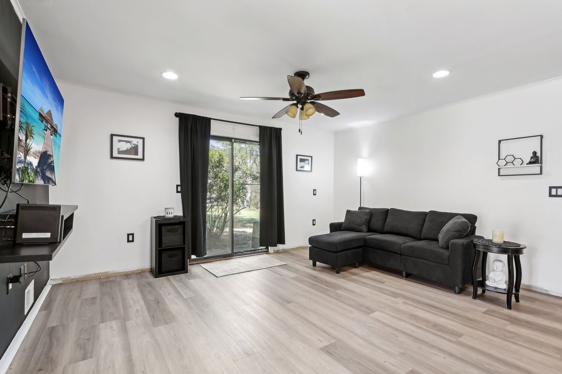 Larkspur Ln-0105-006.jpg