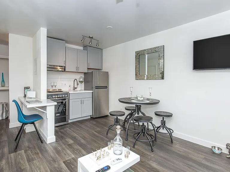 Studio 710 Apartments — Photo 57