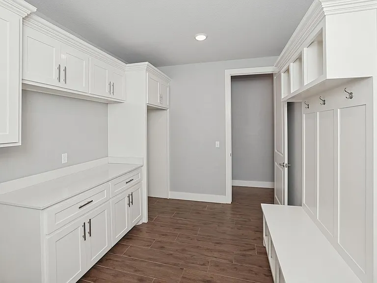 9240 Highland Springs Dr — Photo 23