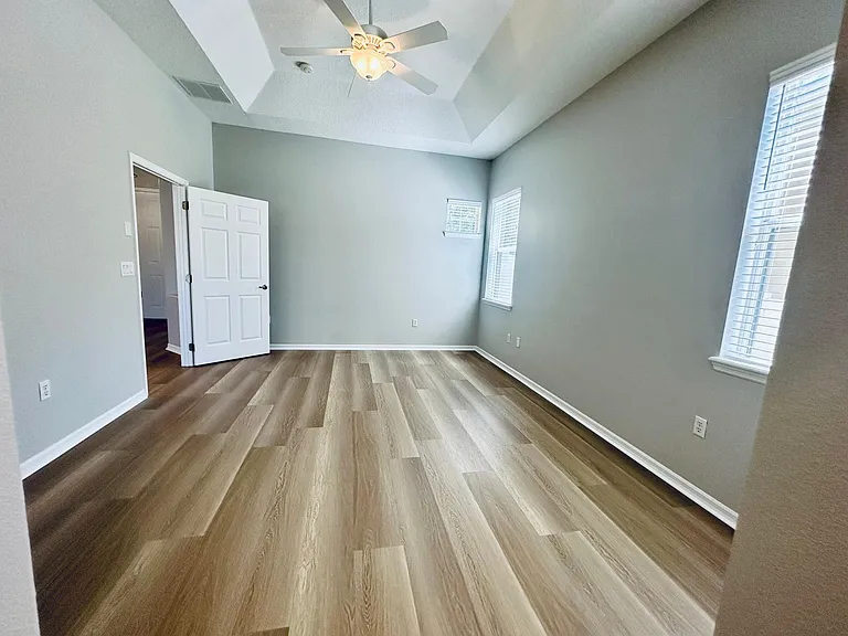 916 White Oak Way — Photo 8