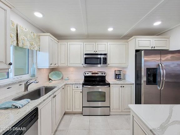 4th image of 3606 S Peninsula Dr APT 612