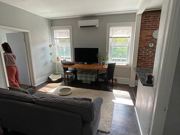 4th image of 225 S Millvale Ave #8