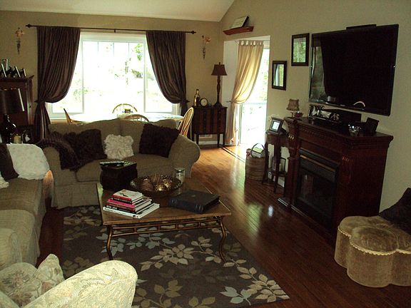 4th image of 9 Skyline Ter #9