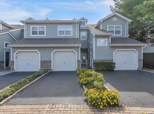 45 Carriage Ln UNIT 45, Plainview, NY 11803