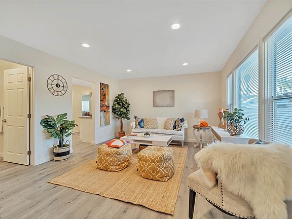 4th image of 952 Olive Ave