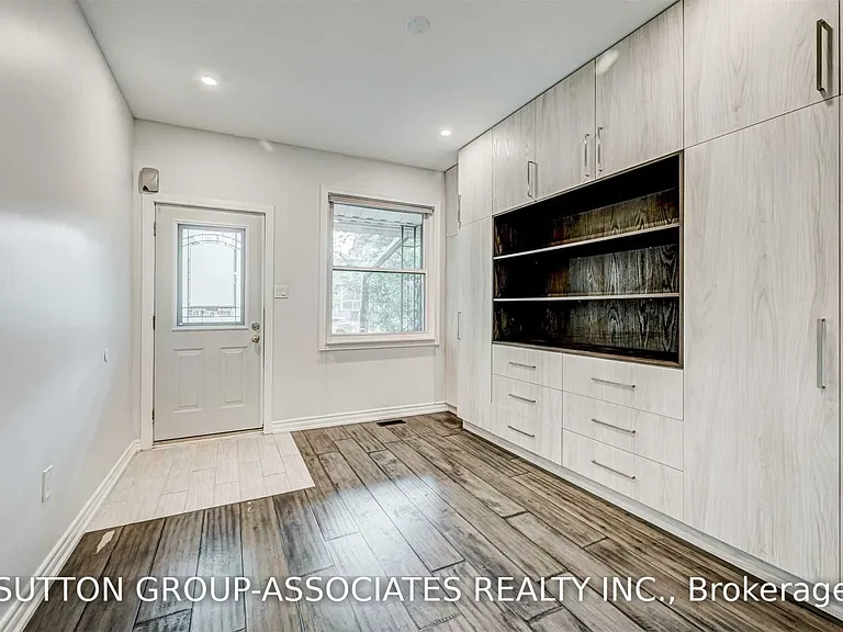 739 Manning Ave — Photo 2