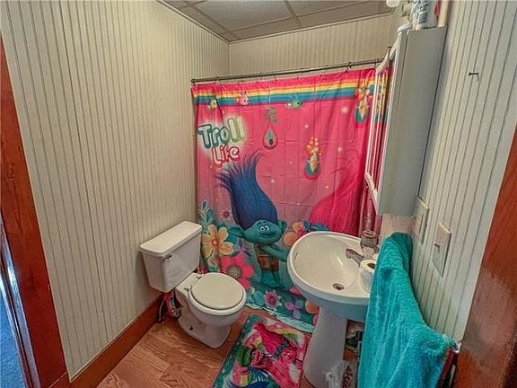 5th image of 308 E 10th St