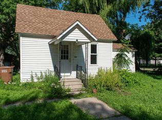 610 Center Ave, Glenville, MN 56036