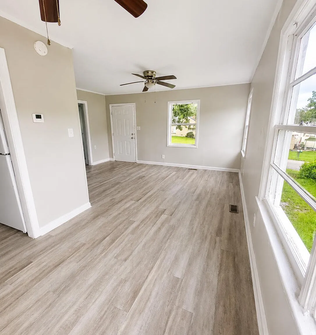 2 bed, 1.0 bath, 752 sqft, $1,045 — Photo 2