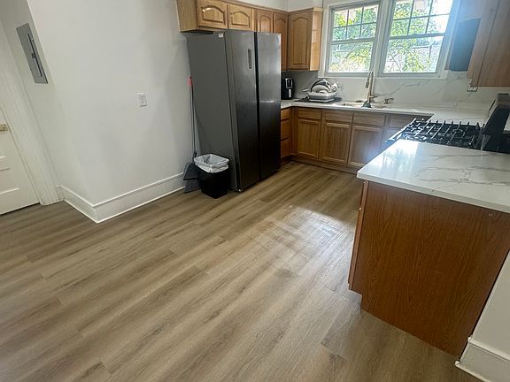 5th image of 130 E 39th St #2L