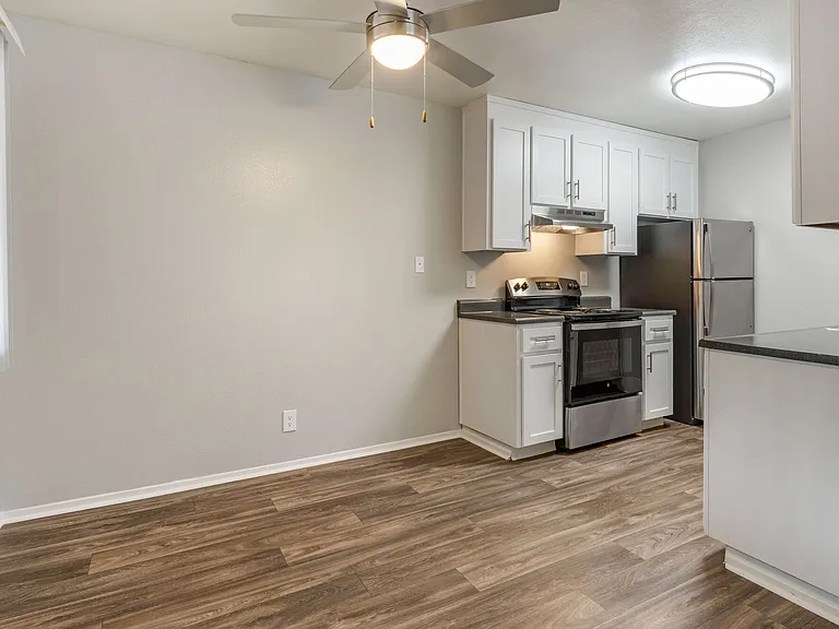 Kentwood Apartments — Photo 23