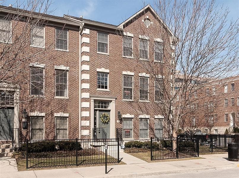 1st image of 374 E Ohio St